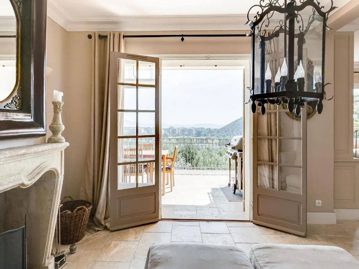 Magnificent Villa With Private Pool Mandelieu 0*,  Francia